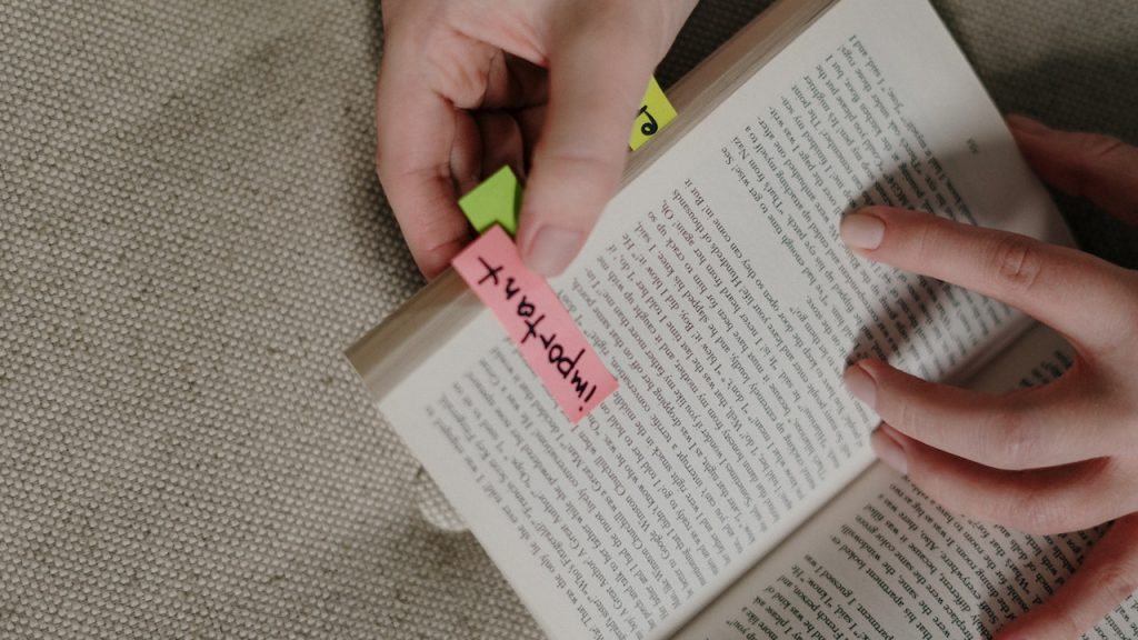 5 Pelajaran Hidup yang Bisa Dipetik dari Novel Ranah 3 Warna