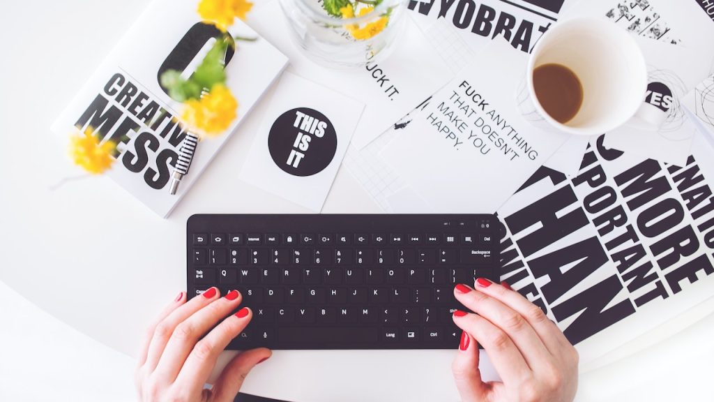 Bagaimana Cara Menjadi Ghost Writer? Lakukan 9 Tips Ini Yuk!