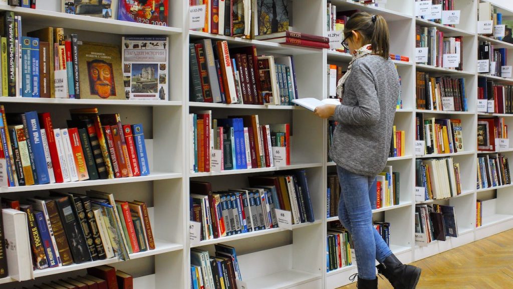 Manfaat Membaca Novel sebagai Bentuk Biblioterapi