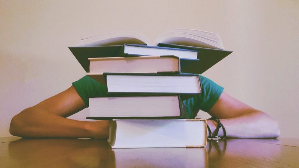 5 Kekhawatiran Sebelum Menerbitkan Buku Pertama Bagi Penulis