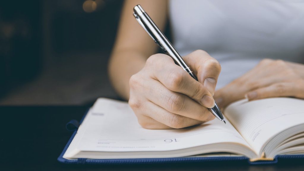 7 Tips Menulis Buku yang Menarik dan Berkualitas dengan Mudah
