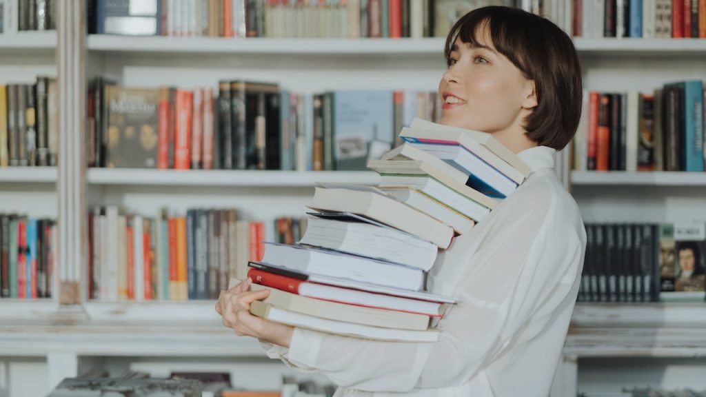 Tips Ampuh Mencari Pembaca, Bikin Karyamu Ramai Dibaca!