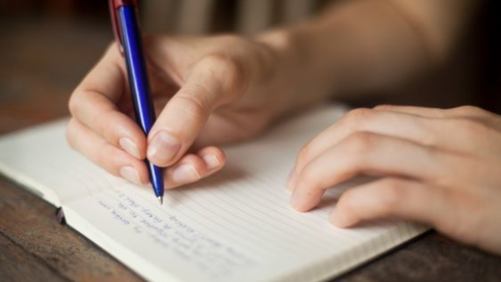 Menulis Deskripsi yang Hidup, Membawa Pembaca Masuk ke Dalam Cerita