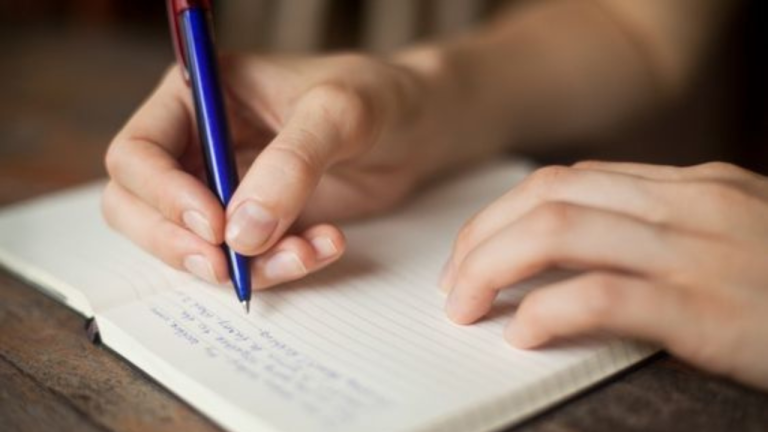 Menulis Deskripsi yang Hidup, Membawa Pembaca Masuk ke Dalam Cerita