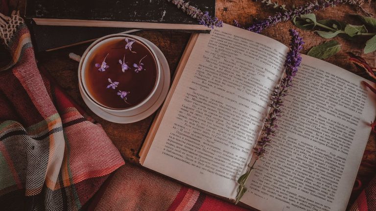 Menulis Puisi Ala Sapardi Djoko Damono, Simak 5 Wejangannya!