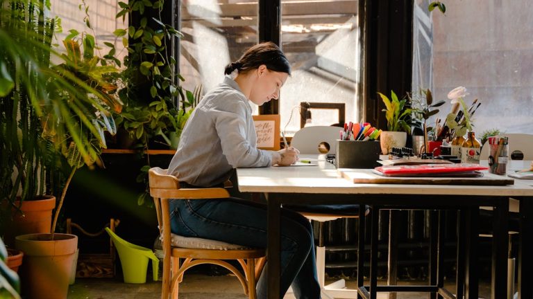 Menggali Ide Cerita saat Menulis Kreatif untuk Penulis Pemula