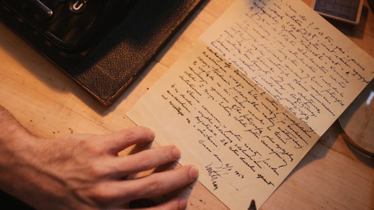 Citraan dalam Sastra dan Contohnya: Imajinasi Rasa Pada Karya