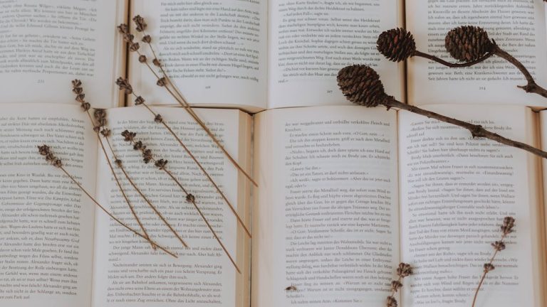 9 Jenis Buku Fiksi Ini Bisa Banget Masuk List Bacaan Favoritmu!