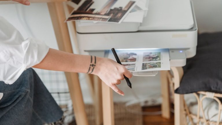 Apa Perbedaan Penerbitan dan Percetakan Ini Penjelasannya!