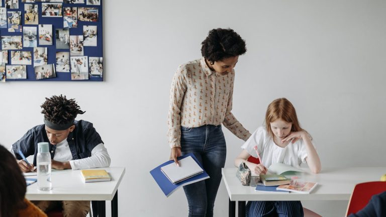 Cara Membuat Buku Pelajaran yang Sesuai Kebutuhan Siswa!