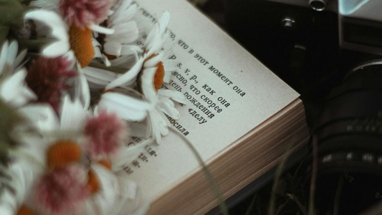 5 Tahapan Membangun Dunia dalam Cerita Fantasi, Yuk Simak!