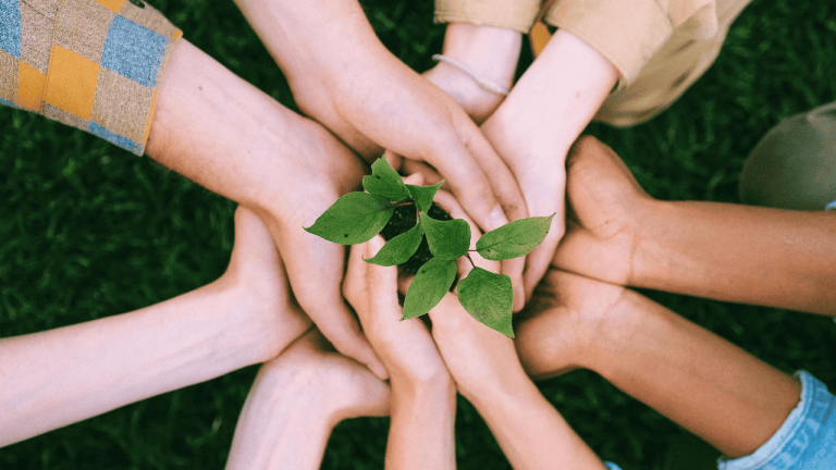 Pengertian Tindakan Sosial, Jenis, hingga Implementasinya