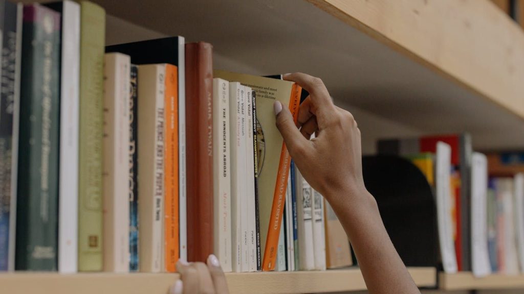 Unsur Buku Fiksi dan Buku Non Fiksi Beserta Perbedaannya