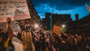 Solusi Mengatasi Dampak Kesenjangan Sosial agar Hidup Lebih Adil