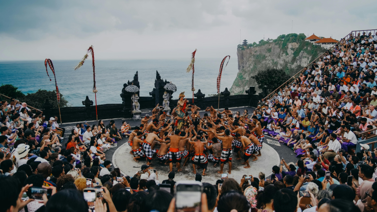 Contoh Fenomena Budaya yang Ada di Indonesia