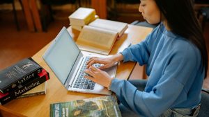 Fenomena Penelitian: Pengertian, Urgensi sampai Cara Penulisannya