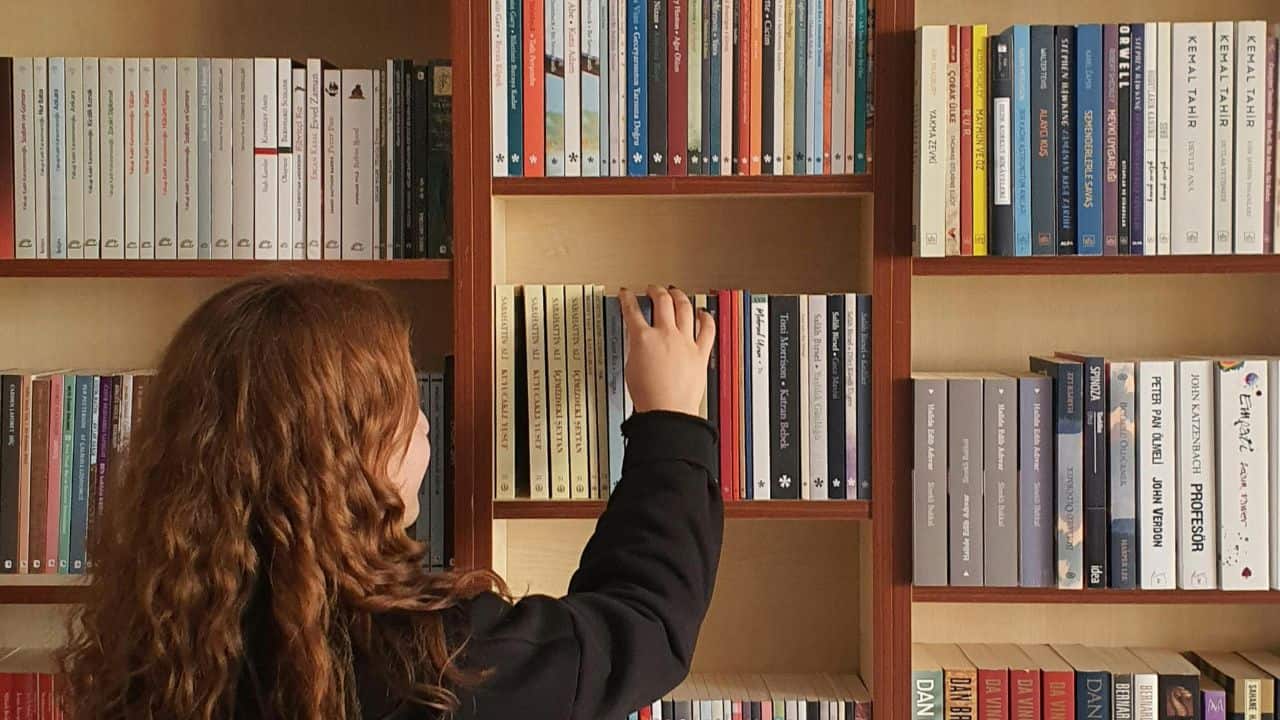 9 Keuntungan Menerbitkan Buku di Penerbit Anggota IKAPI