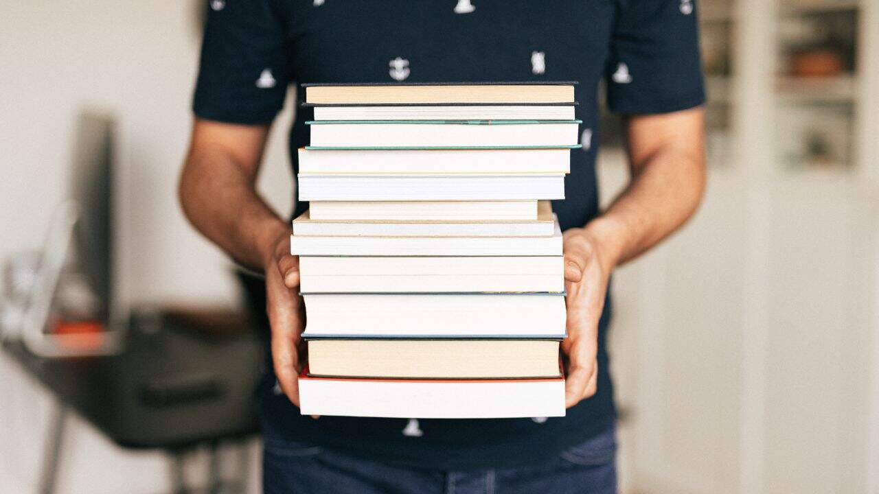9 Keuntungan Menerbitkan Buku di Penerbit Anggota IKAPI