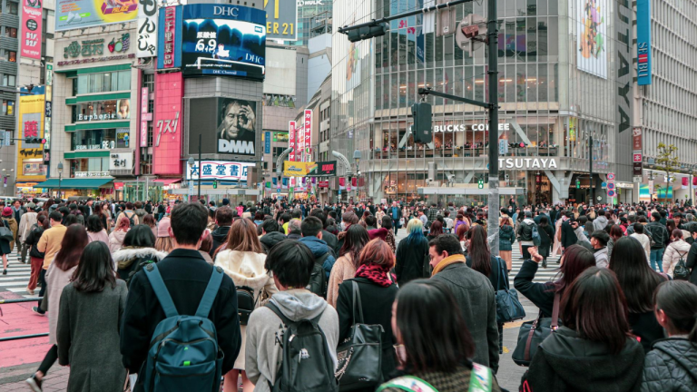 Mengenal Ciri-ciri Norma Sosial, Fungsi, dan Manfaat Menjalankannya