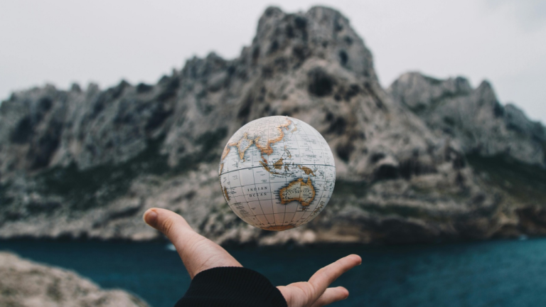 3 Ruang Lingkup Geografi: Fisik, Sosial, dan Regional