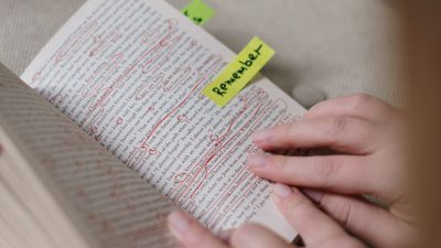 Cara Mereview Buku yang Baik, Cocok untuk Pemula!