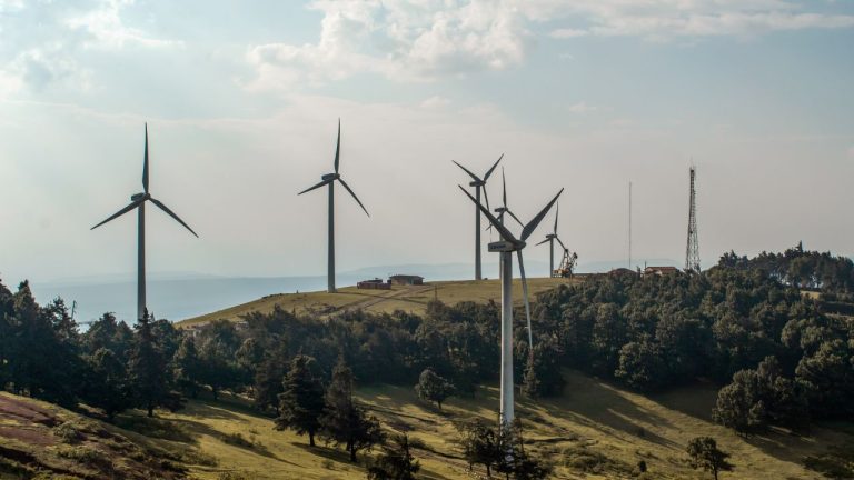 Pengertian Energi Angin, Sumber, Manfaat dan Potensinya sebagai Energi Terbarukan