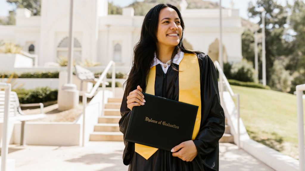 Perbedaan Yudisium dan Wisuda yang Perlu Dipahami Mahasiswa