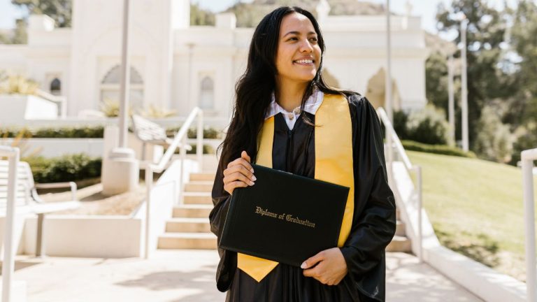 Perbedaan Yudisium dan Wisuda yang Perlu Dipahami Mahasiswa