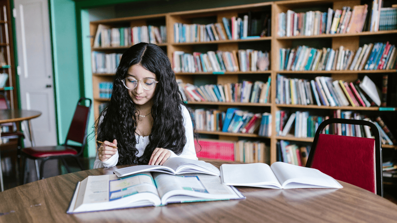 Apa itu Resensi Buku Pengertian, Tujuan, Unsur dan Manfaatnya