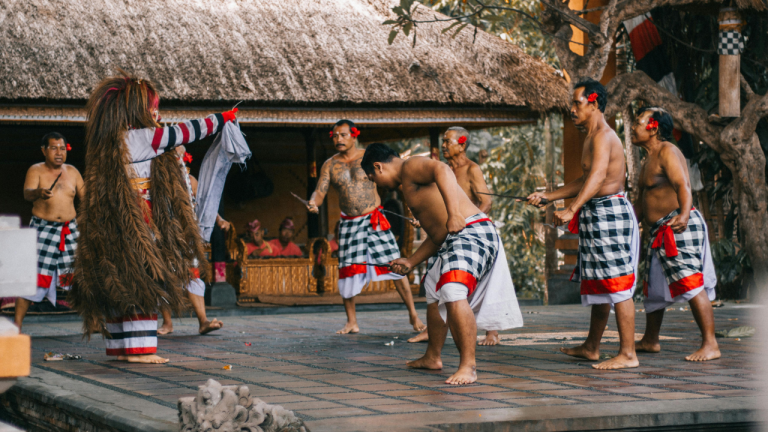 Contoh Budaya Lokal Indonesia yang Wajib Kita Lestarikan