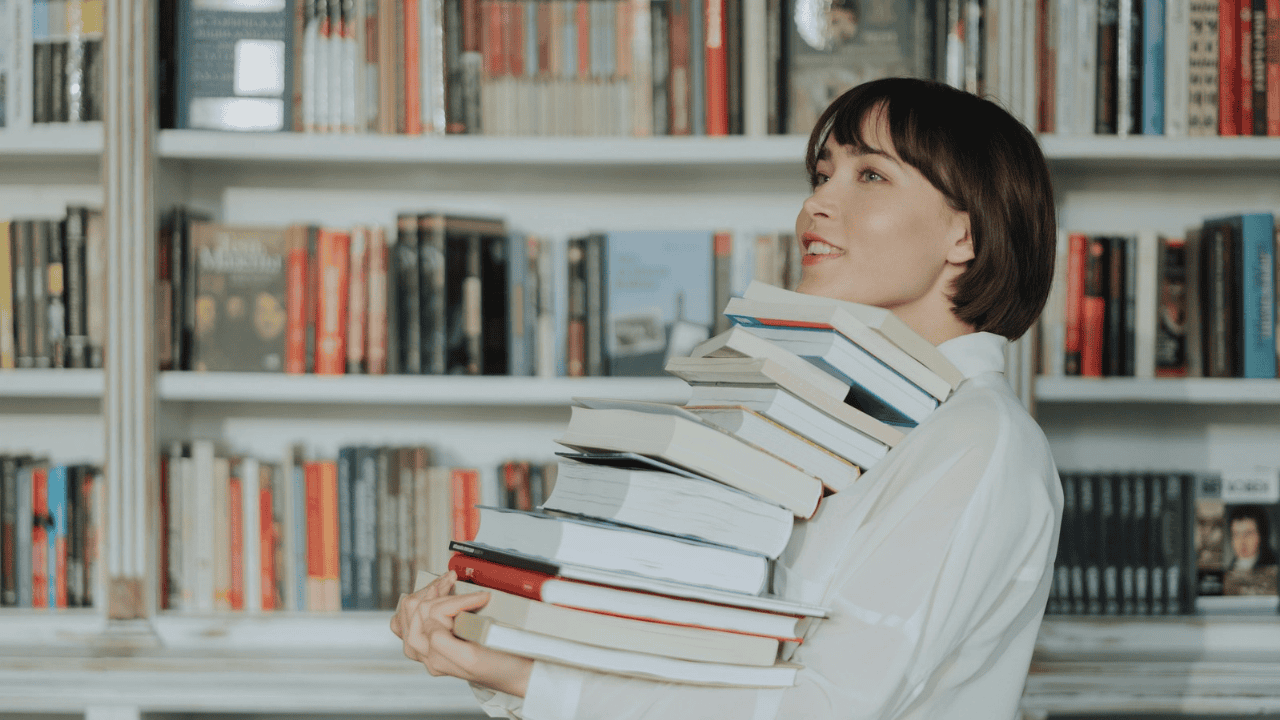 Alasan Buku Fisik Masih Disukai Pecinta Literasi di Era Digital