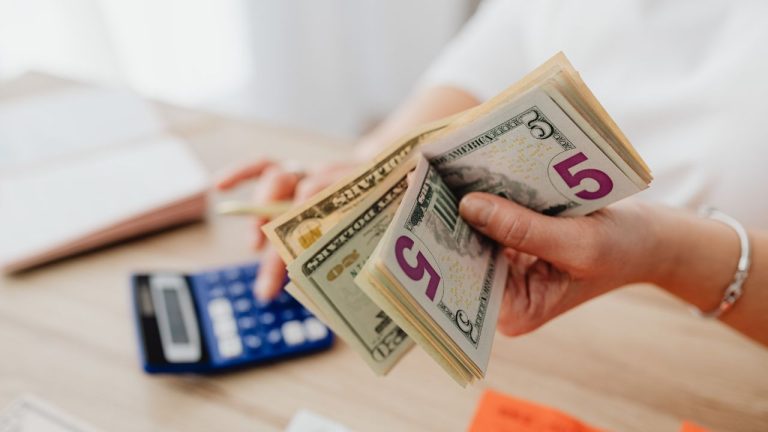 Rincian Biaya Menerbitkan Buku ber-ISBN di Penerbit Indie yang Perlu Diketahui Penulis