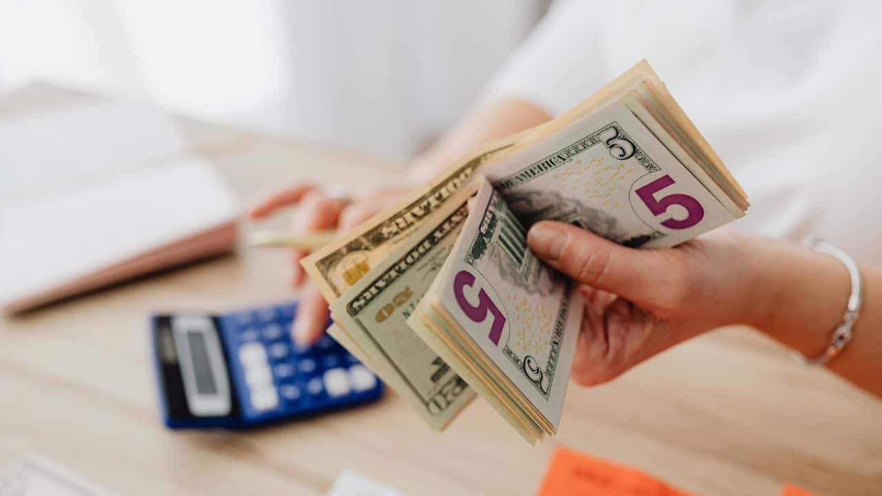 Rincian Biaya Menerbitkan Buku ber-ISBN di Penerbit Indie yang Perlu Diketahui Penulis