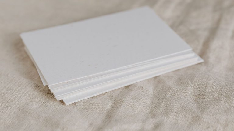 Tips Memilih Jenis Kertas yang Cocok untuk Mencetak Buku