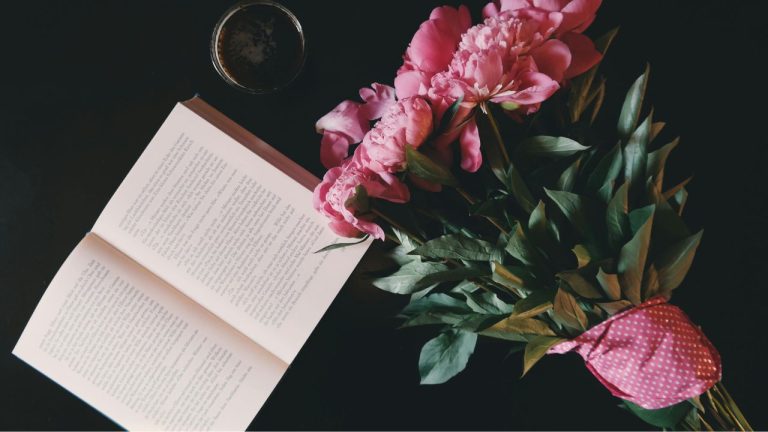 4 Rekomendasi Buku Antologi Fiksi untuk Pembaca Pemula