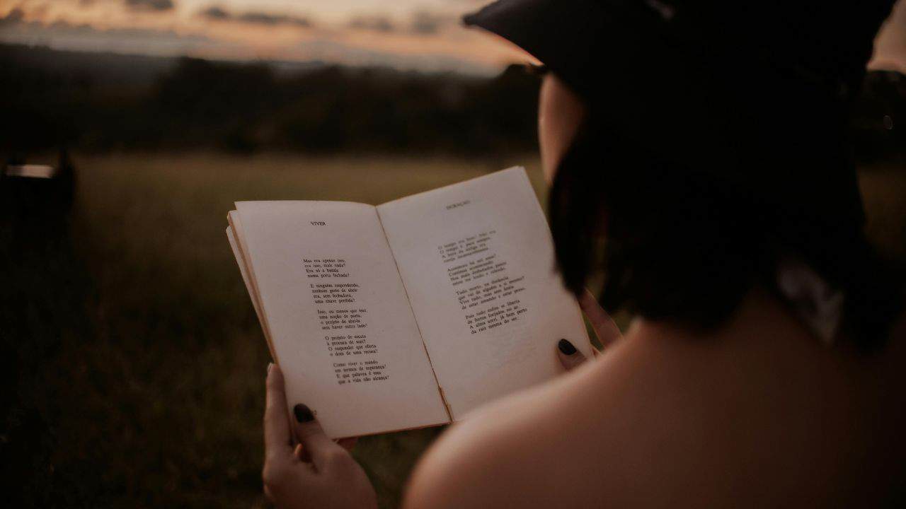 Tipografi Puisi Adalah: Pengertian, Unsur, Cara Memilihnya