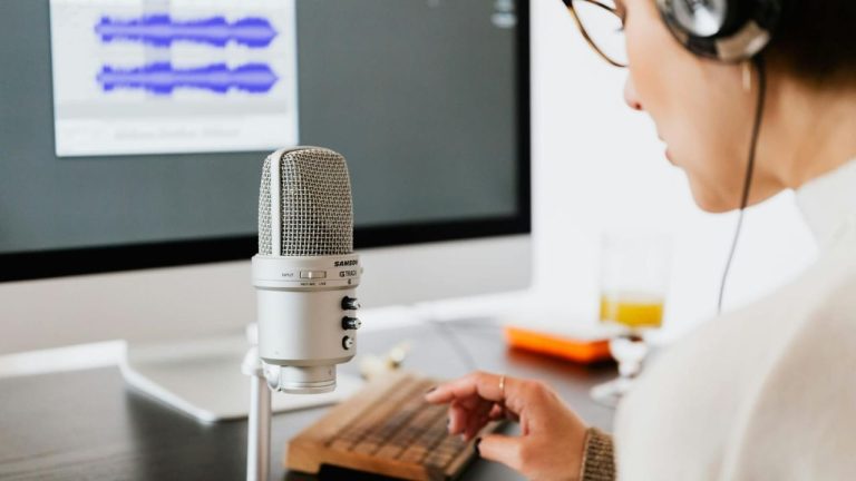 Apa itu Fonologi? Pengertian, Hakikat, Objek Kajian, dan Contoh