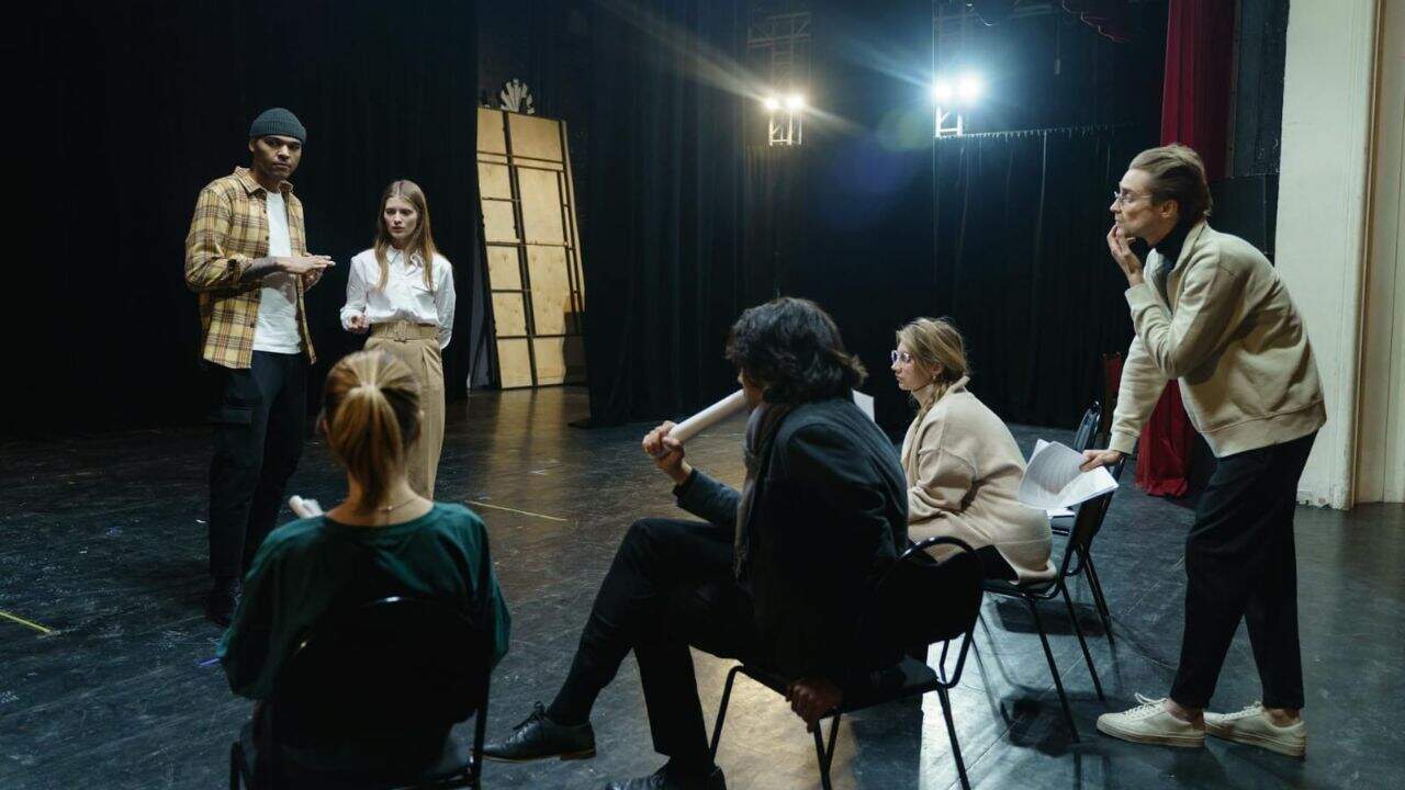 Apa itu Fonologi Pengertian, Hakikat, Fungsi, Objek Kajian, dan Contoh